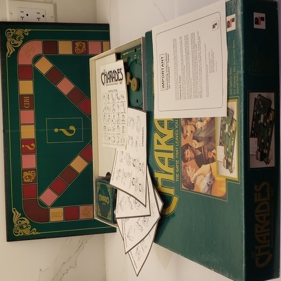 VINTAGE Play Toy Industries The Charades Game Ages 10+ 4 or more - Picture 2 of 11